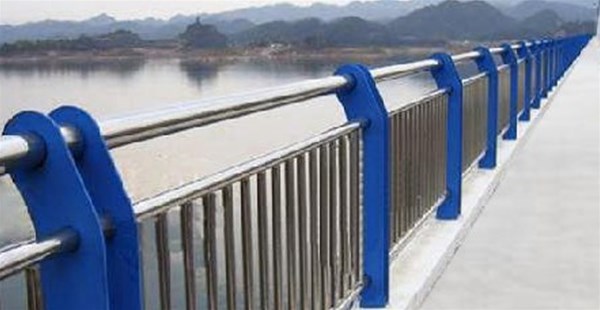 如何做好护栏的维护工作