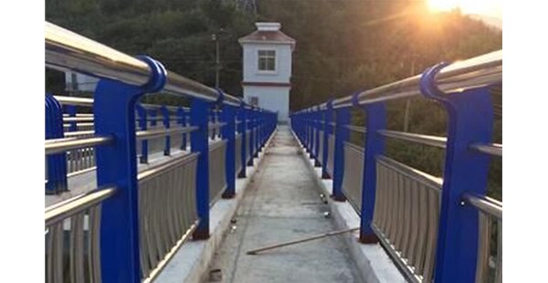 桥梁防撞护栏的作用